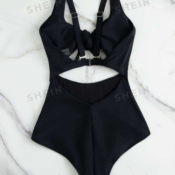 SHEIN One-piece bathing suit - Picture 3 of 3
